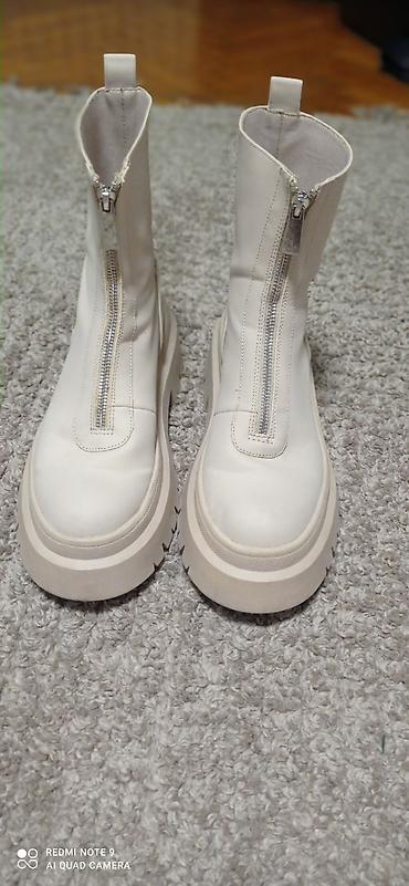 Gležnjače: Ženske čizme sa debljim đonom – krem/bela boja - Model: gležnjače sa — 1