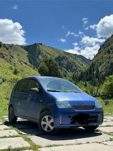 продам машину с последующим выкупом: Синий хэтчбек Daihatsu Cuore 2003 года выпуска Объем 1 Коробка передач
