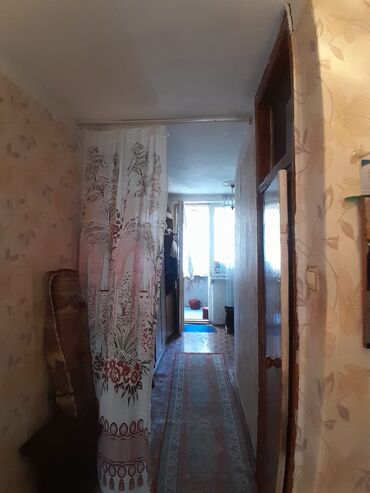 Uzunmüddətli kirayə mənzillər: 1 otaqlı mənzil – geniş və işıqlı zal Təsvir:salam - Geniş, günəş — 2