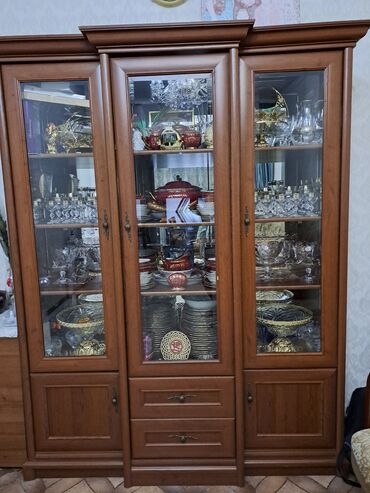 шкафы токмак: Горка. Польша. 30'000с. ширина 155х205. В отличном состояние