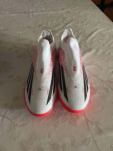 Бутсы: ⚽ Продаю футбольные бутсы Adidas 📏 Размер: 41 🎨 Цвет: белый с красным — 2
