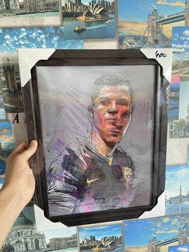 Şəkillər, tablolar: Şəkil A3 Messi-Ronaldo. Digər tərəfdən baxsanız, Ronaldonu Messi ilə
