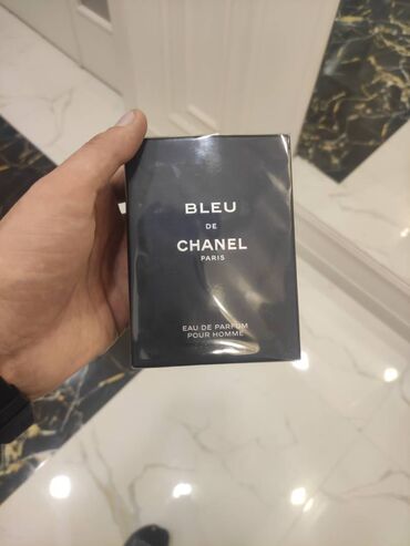qara kişi gödəkçəsi: Fransadan Chanelin rəsmi mağazından alınıb 100 mil qablaşdırmadır. Pul