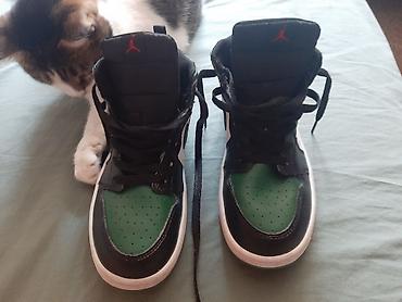 обувь жорданы: Кроссовки Nike Jordan (детские) - Модель: Jordan 1 Mid (стиль — 1