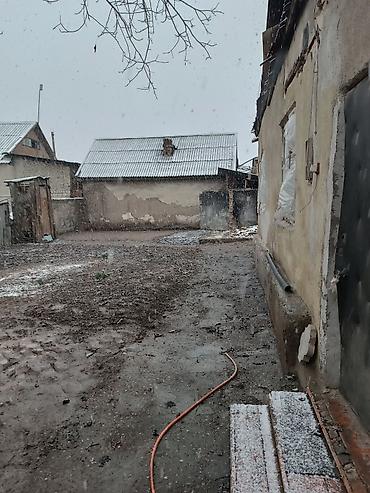 Продажа коттеджей и домов: Продаю дом. Находится по ул. Тюлебердиева, в ста метрах от перекрестка — 10
