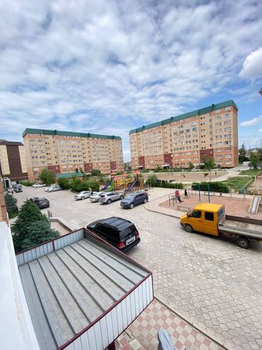 синиму квартиры: 2 комнаты, 68 м², 106 серия улучшенная, 2 этаж, Евроремонт