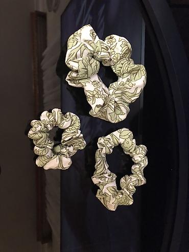 Bitki naxışlı scrunchie saç rezinləri – 3-lü dəst 6 azn ( 1 ədəd 2 azn