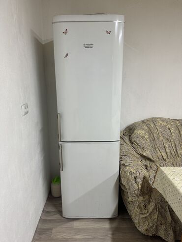 холодильник indezit: Холодильник Hotpoint Ariston, Б/у, Двухкамерный, De frost (капельный), 60 * 195 * 64