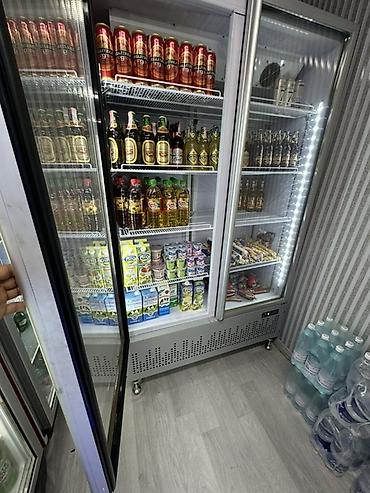 Холодильное оборудование: Двухдверный холодильный шкаф-витрина для магазинов и кафе. - — 2
