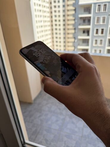 Apple iPhone: IPhone 11, 128 GB, White Titanium