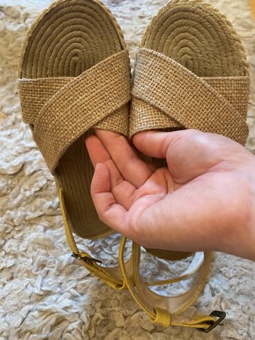 Basanoşka və səndəllər: Ölçü: 36, rəng - Sarı, İşlənmiş — 15