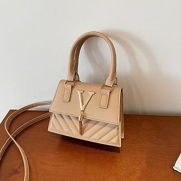 Клатчи: Белая женская сумка-клатч с геометрической стёжкой и декоративной — 21