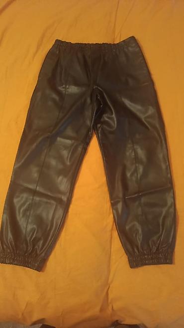 Pantalone: Zara s velicina 
18 — 1