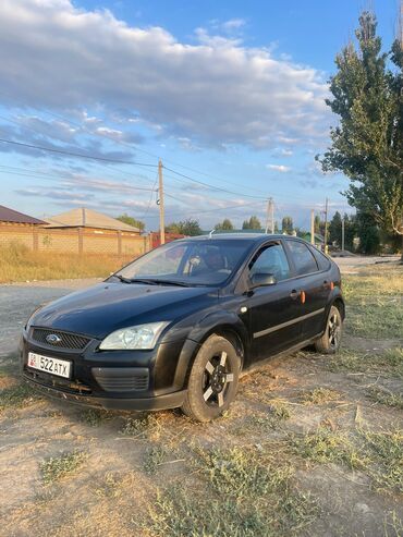 срочно в связи с переездом: Ford Focus: 2005 г., 1.4 л, Механика, Бензин, Хетчбек