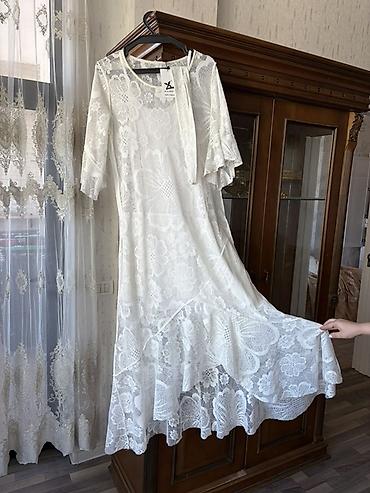 Ağ rəngli zərif krujeva don - Model: asimmetrik ətək kəsimi, fırfırlı