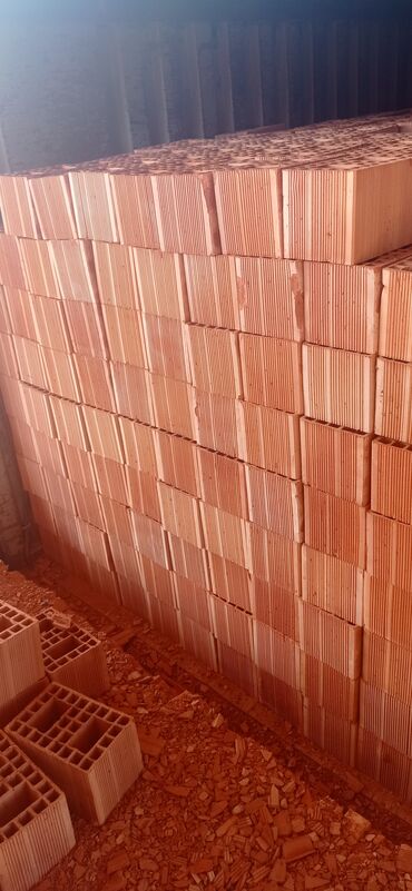 Kərpiclər: Keramzitli boşluqlı kərpic (blok) Məhsul təsviri: - Material: Yüksək — 8