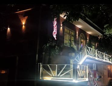 bakıda kabinetli restoranlar: Nostalji – rahat və tematik kafe/lounq məkanı - Eksteryer: Parlaq — 1