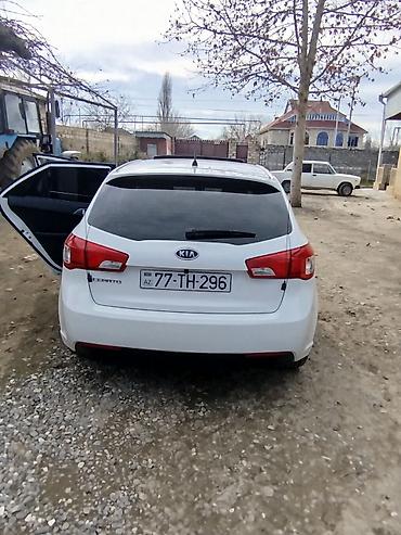 Kia: Kia Cerato hatchback – ağ rəngli, 5 qapılı. Xüsusiyyətlər: - Kuzov — 1