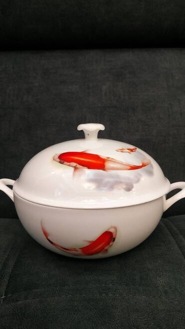 Наборы посуды: Продаются сервисы, первый комплект на 12 персон, производство фирмы — 10