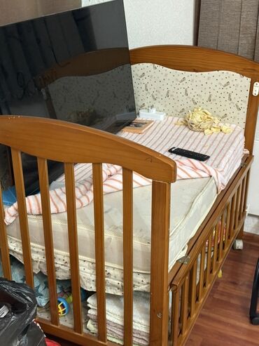 кукольный домик деревянный: Детская односпальная кровать, Б/у, Для девочки, Для мальчика, С матрасом, Дерево