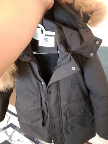 aglayan kukla sekilleri: Uşaq üçün qış parkası – qara rəngdə, qalın və isti. - Marka etiketində at lalafo.az aglayan kukla sekilleri: Uşaq üçün qış parkası – qara rəngdə, qalın və isti. - Marka etiketində