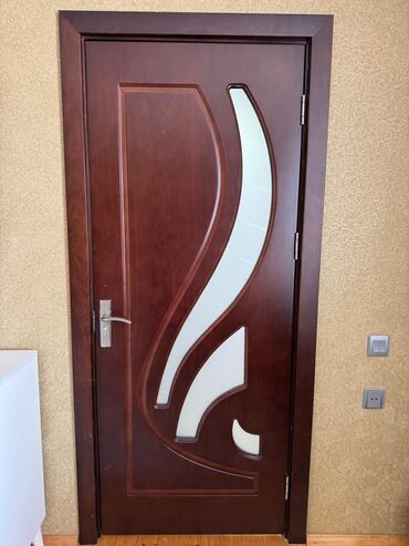 otaq qapi: İşlənmiş Otaq qapısı Plintus ilə, Zəmanətsiz, Ünvandan götürmə