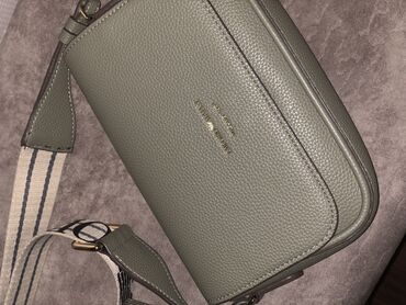 çanta armani: Emporio Armani, Yeni