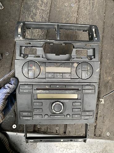 Блок центральной консоли Ford с магнитолой 5000CD и панелью