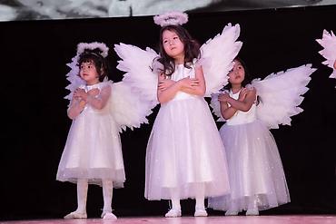 Прокат детских карнавальных костюмов: Сдаются на прокат белые блестящие детские платья на 5-7 лет. платье на — 5