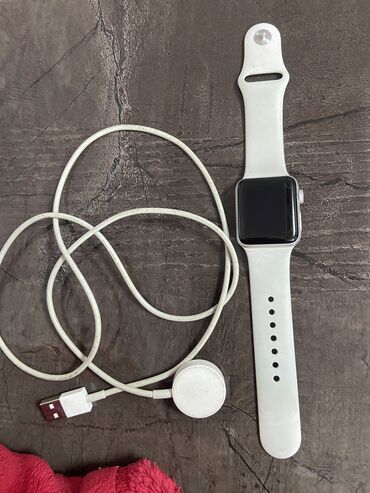 Наручные часы: Apple Watch 3 в хорошем состоянии