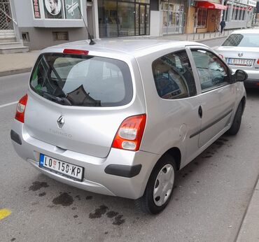 Renault: Renault Twingo – gradski hečbek, 3 vrata, srebrna boja. Karoserija i — 2