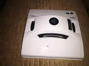 Robot usisivači: Lepo ocuvan. Nemam punjac. Kad se ukljuci signalizira zelenu lampicu — 7