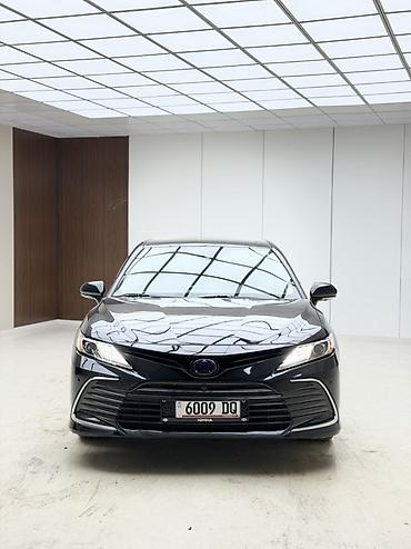Toyota Camry: 2021 г., 2.5 л, Автомат, Гибрид, Седан