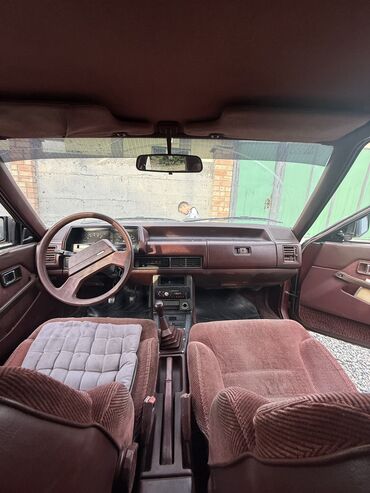 Mazda: Mazda 626: 1985 г., 2 л, Механика, Бензин, Седан