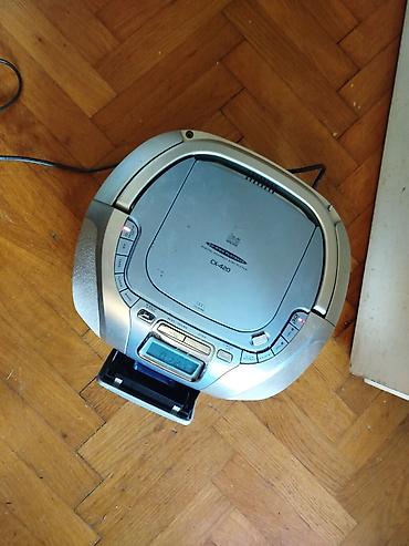 Zvučnici i stereo sistemi: Hitachi radiokasetofon Nema antenu inace radi, malo ga zeza dugme za — 4