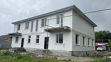 брони: Продаётся таунхаусы с участком и капитальным забором. Основные — 3