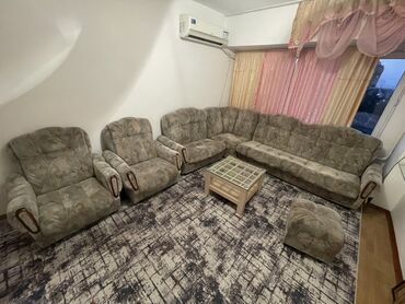 диваны с креслами: Мягкий мебельный гарнитур в бежевых тонах с растительным узором