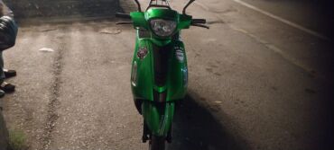 mopedlər skuterlər: Yaşıl rəngli şəhər skuterı – ZigZag - Banov tipli kompakt korpus