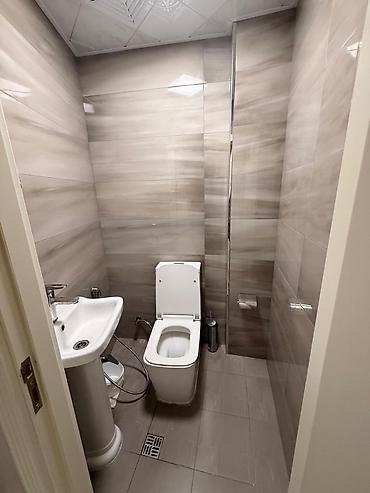 ivanovkada ev satilir: 📍 Mənzil Yasamal rayonu, Nizami metrosunun çıxışında yerləşir. 🏢 Bina — 10
