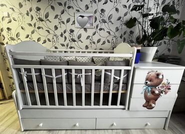 колыбели для новорожденных: Детская кроватка с комодом 3в1,выполнена в белом цвете.Можно