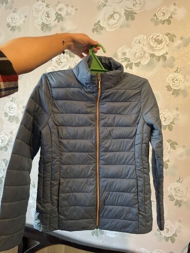 спортивные костюмы для тренировки: Легкая стеганая куртка на молнии. - Цвет: серо-синий (матовый). - at lalafo.kg спортивные костюмы для тренировки: Легкая стеганая куртка на молнии. - Цвет: серо-синий (матовый). -