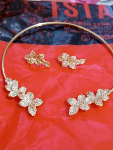 Bijuteriya dəstləri: Kolye və sırğalar - Dizayn: Qızılı rəngdə, çiçək motivli. Hər bir — 4