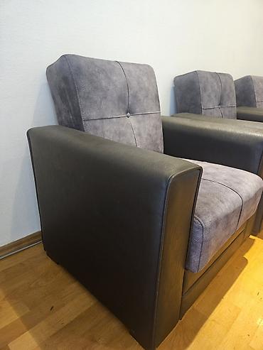 divan krislo: 1 divan 2 kreslo satılır 250 manat. Divanın ölçüləri: 110 ×225 sm. 2 — 1