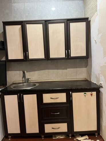 Masalar və oturacaqlar: Razilasma var Mətbəx mebeli dəsti Yuxari hundurluk 70sm eni 1metr 50sm