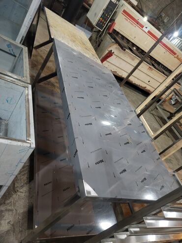 Soyuducu vitrinləri: Məhsul: Şüşəli soyuducu vitrin stendləri Təyinat: - Kafe, restoran — 8