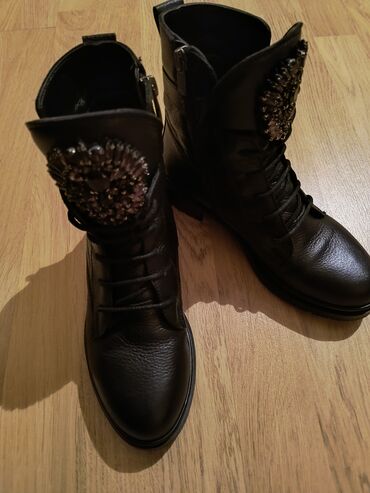 High boots: High boots, 36