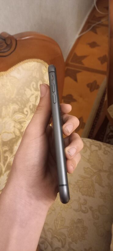 Apple iPhone: IPhone 11, 64 GB, Qara, Face ID — 8