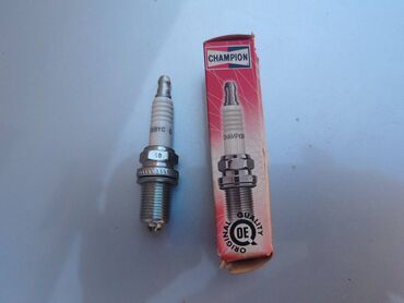 Auto delovi: Svećica Champion RC8BYC OE030 sa dva kraka. Imam 3 komada. Cena 350 na lalafo.rs — 1 Auto delovi: Svećica Champion RC8BYC OE030 sa dva kraka. Imam 3 komada. Cena 350 — 1