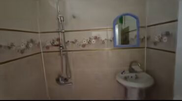 Otaqların satışı: Satılır: Mənzilin giriş hissəsi və dəhlizi - Geniş, işıqlı dəhliz — 18