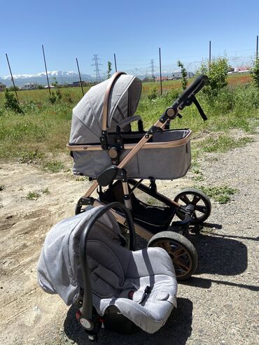 коляска для малыша: Коляска, цвет - Серебристый, Б/у